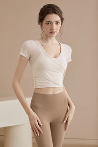 Women’s Short-Sleeve Pilates Tank with Built-In Chest Pad – Slim Fit & Breathable