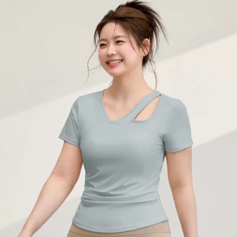 Women’s Plus Size Yoga T-Shirt – Built-In Chest Pad, Flattering Fit & Breathable Nylon