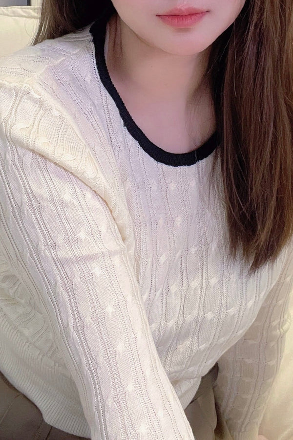 Twisted Pattern Round-Neck Sweater