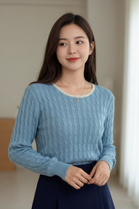 Twisted Pattern Round-Neck Sweater