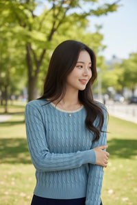 Twisted Pattern Round-Neck Sweater