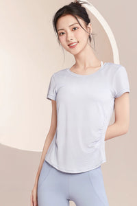 Quick-Dry Yoga Top with Breathable Back Panel – Lightweight & Stylish Activewear