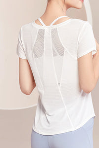 Quick-Dry Yoga Top with Breathable Back Panel – Lightweight & Stylish Activewear