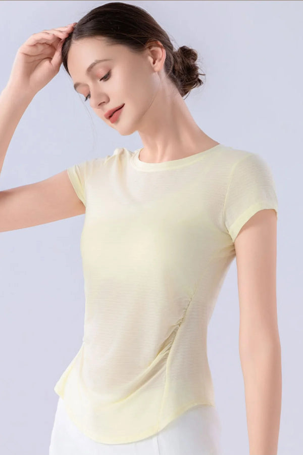 Quick-Dry Yoga Top with Breathable Back Panel – Lightweight & Stylish Activewear